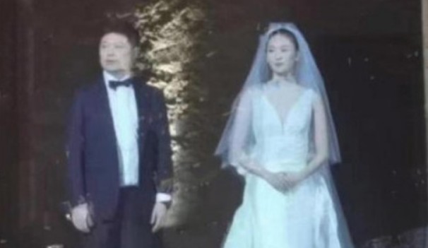 童瑶的老公是谁 结婚照曝光男方除了年龄大点哪哪都好