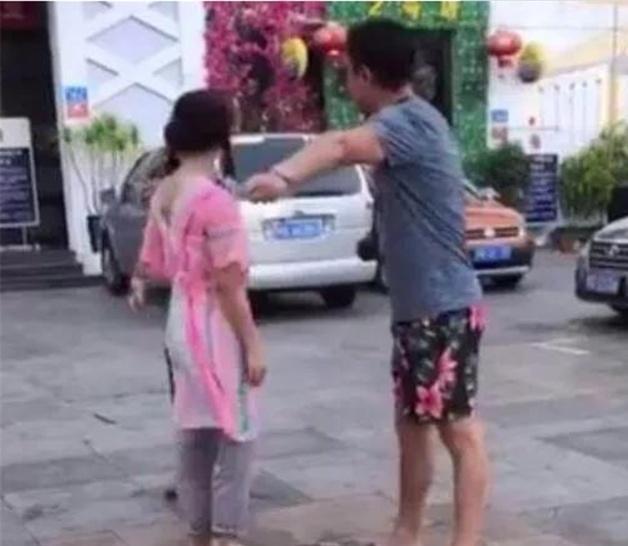 《知否》中演赵丽颖的娘, 却因违规停车与保安发生口角, 一骂成名