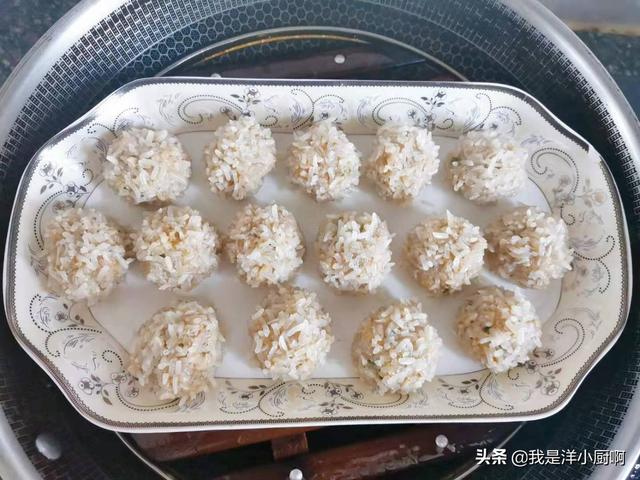 正宗蒸糯米肉丸子的做法（做糯米蒸肉丸记得加这2样）(6)