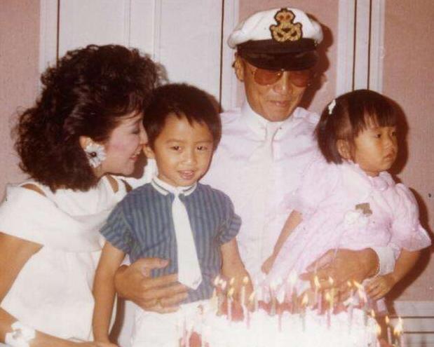 48岁谢霆锋有多有灵魂(摔吉他深陷顶包案)(3)