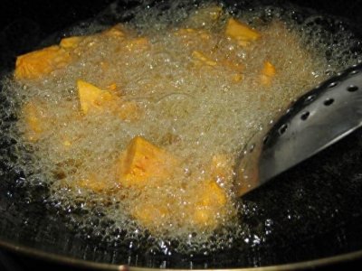 ​炒菜时如何鉴别油温，让您知道何时下锅最合适