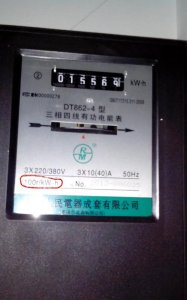 ​电表转多少圈是一度电，电表的那个环转多少圈算一度啊？