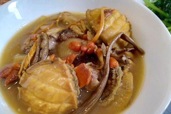 金泰宇结婚（ 金泰宇老婆金爱丽晒名牌包包和泳装照）