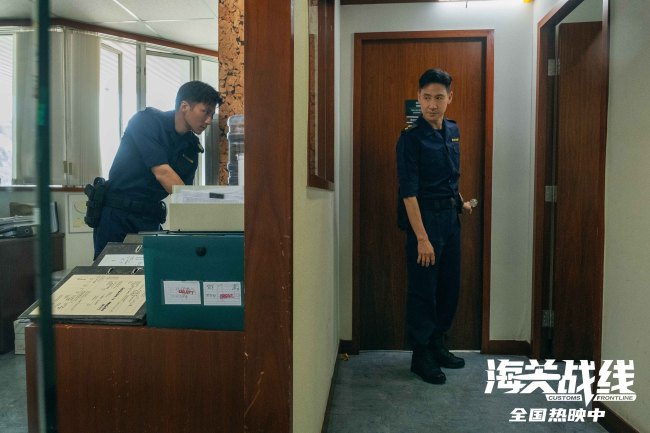 电影《海关战线》张学友癫覆式演绎高功能躁郁症