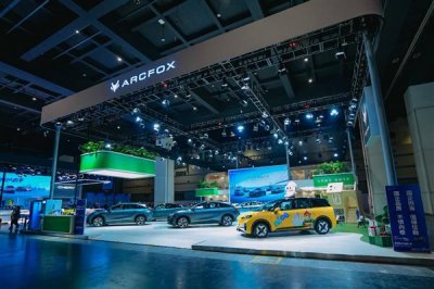 ​“百万级超跑平替”极狐S5亮相 极狐汽车登陆2024春季大河国际车展