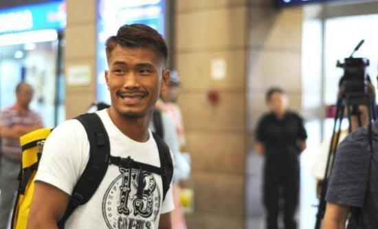 邹市明被送酒工打哭(送酒工打哭邹市明) 邹市明 酒工 第8张