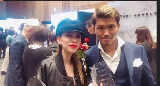 邹市明被送酒工打哭(送酒工打哭邹市明) 邹市明 酒工 第3张