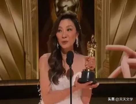 从头到脚蕴含着能量的奥斯卡影后杨紫琼