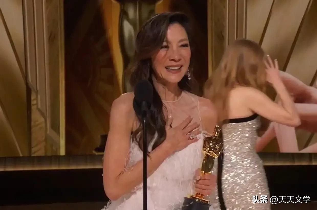 从头到脚蕴含着能量的奥斯卡影后杨紫琼