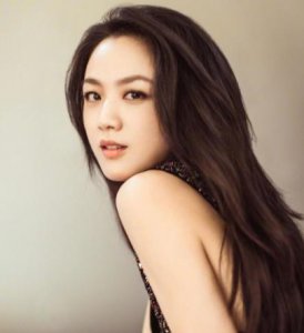 ​女明星中谁最漂亮? 排行榜(女明星排行榜前十名最漂亮的有哪些)