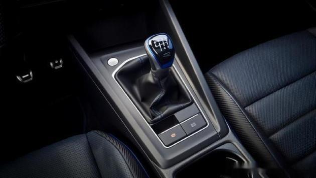 全新高尔夫R到港，落地价高达61.5万？最后燃油版到底有多情怀？-