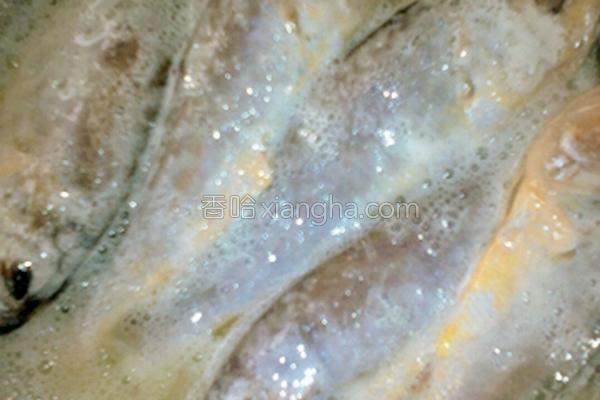 小黄花鱼的家常做法（炖黄花鱼）(4)