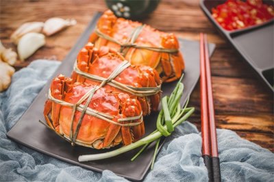 ​蒸螃蟹需要多久的时间（蒸螃蟹要蒸多久才熟？冷水下锅还是热水？哪一面朝上？