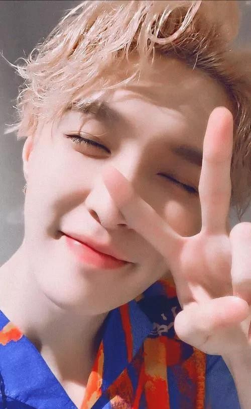 张艺兴个人资料简介（内地男明星张艺兴）