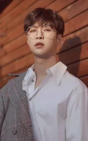 张艺兴个人资料简介（内地男明星张艺兴）