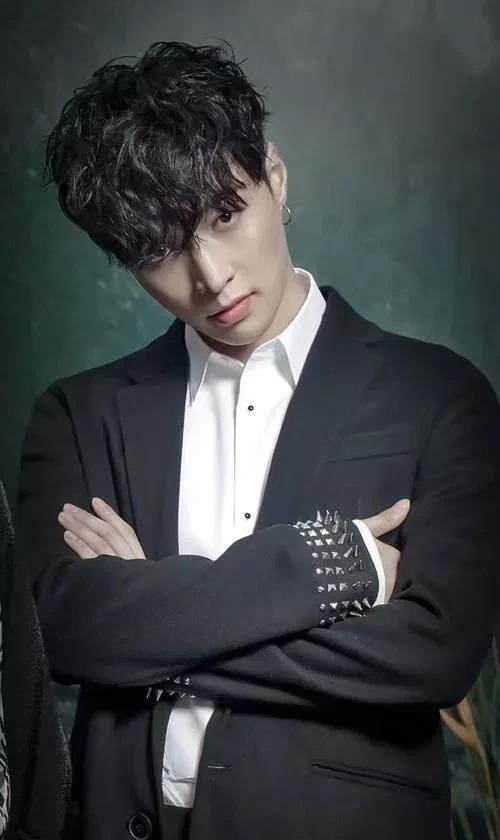 张艺兴个人资料简介（内地男明星张艺兴）