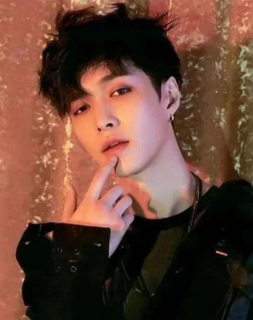 张艺兴个人资料简介（内地男明星张艺兴）