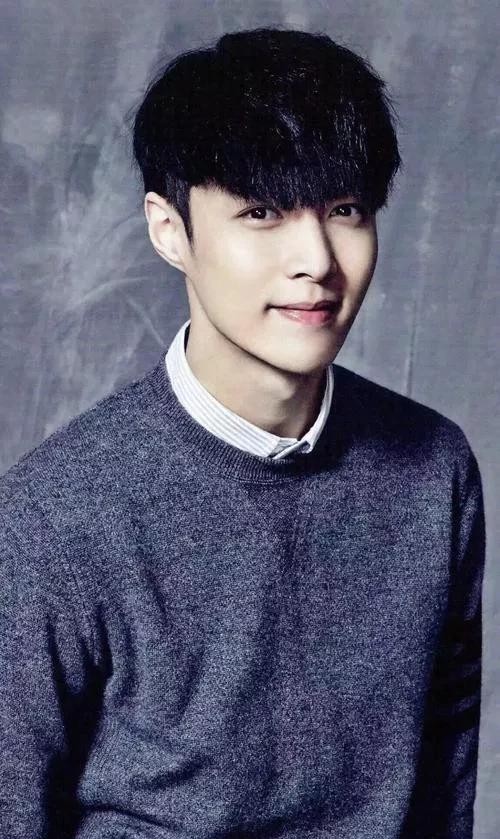 张艺兴个人资料简介（内地男明星张艺兴）