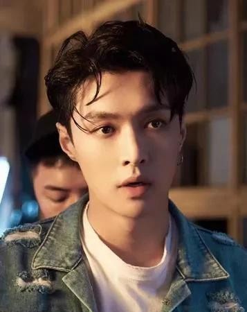 张艺兴个人资料简介（内地男明星张艺兴）