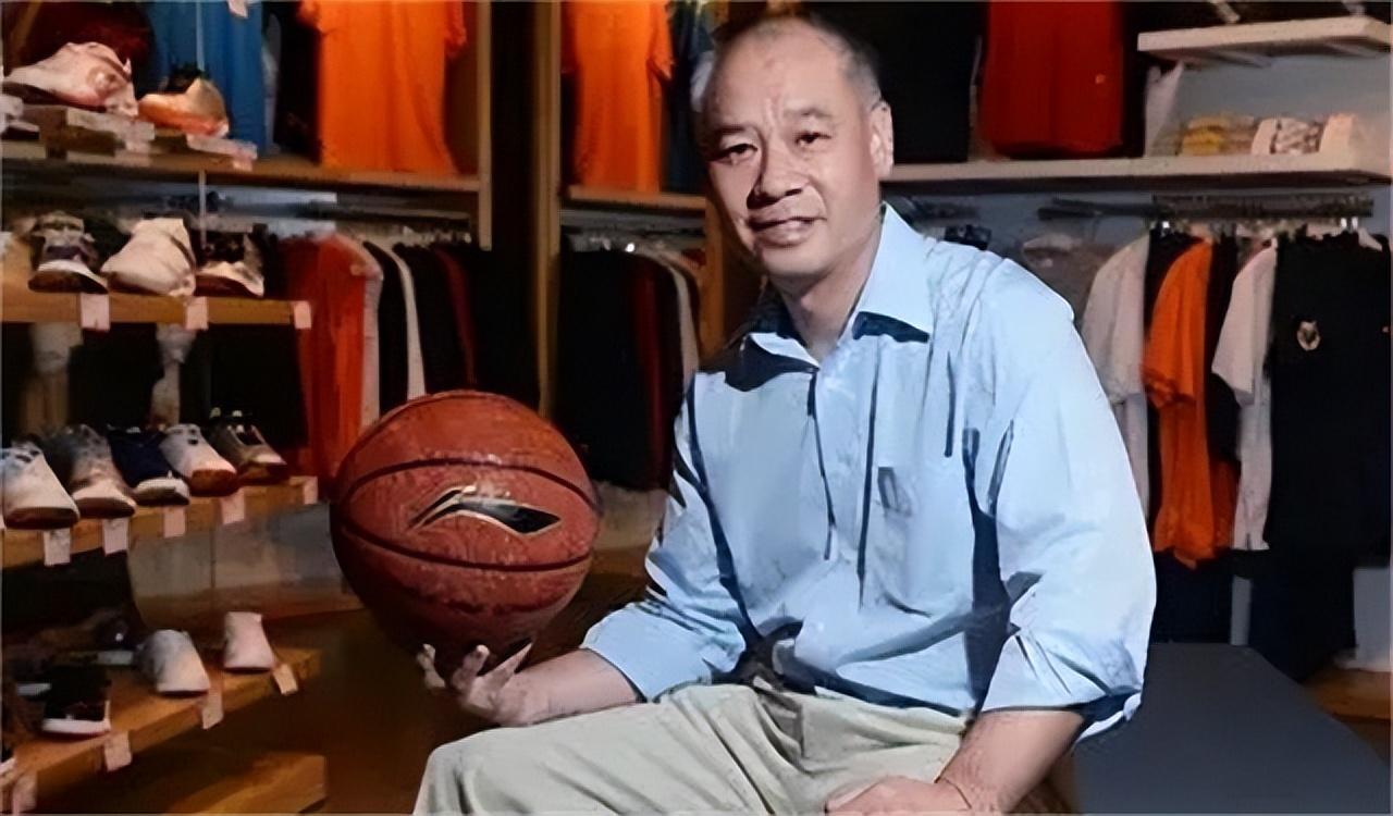 李宁简介个人资料(“体操王子”李宁身价百亿,58岁头发脱落,59岁妻子仍风韵犹存)