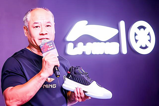 李宁简介个人资料(“体操王子”李宁身价百亿,58岁头发脱落,59岁妻子仍风韵犹存)
