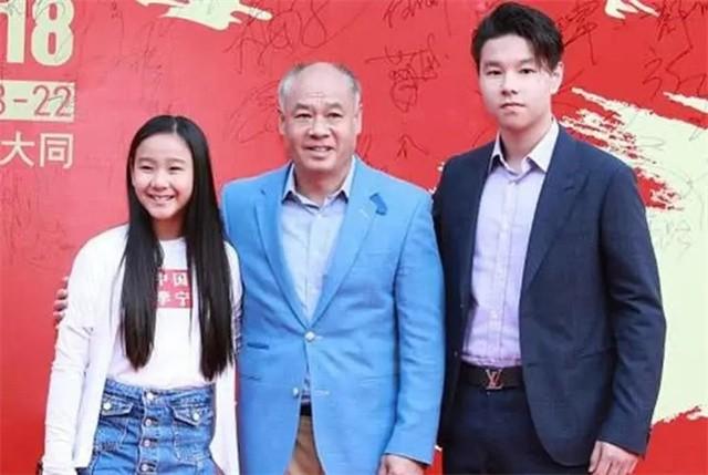 李宁简介个人资料(“体操王子”李宁身价百亿,58岁头发脱落,59岁妻子仍风韵犹存)