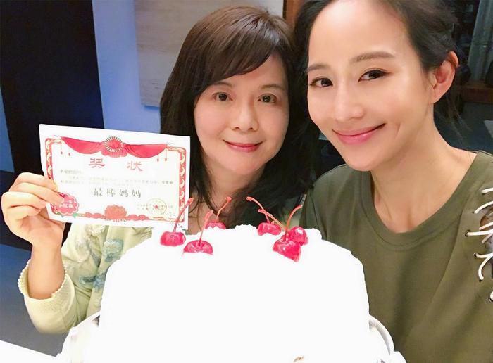 她出身书香门第，颜值不输林志玲，更让人佩服的却是她的学历！