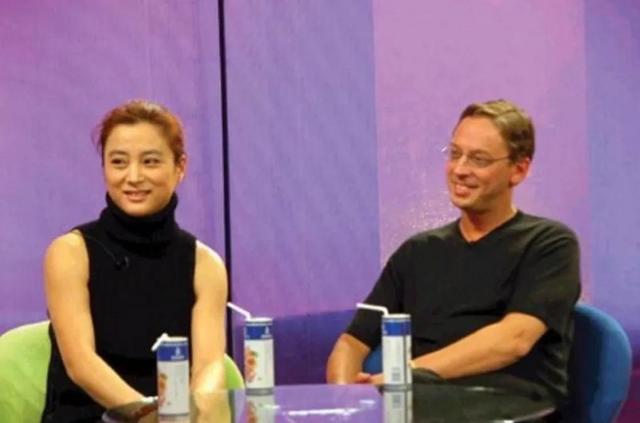 李玲玉和外国老公离婚了吗（李玲玉不顾家人反对）(9)