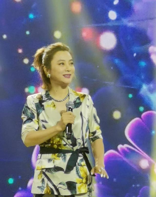 李玲玉和外国老公离婚了吗（李玲玉不顾家人反对）(17)