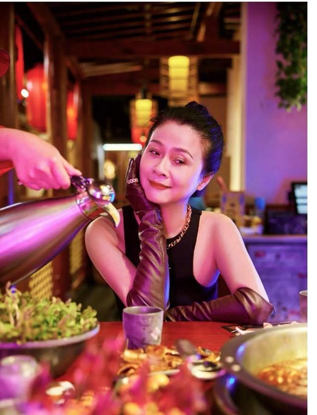 李玲玉和外国老公离婚了吗（李玲玉不顾家人反对）(12)