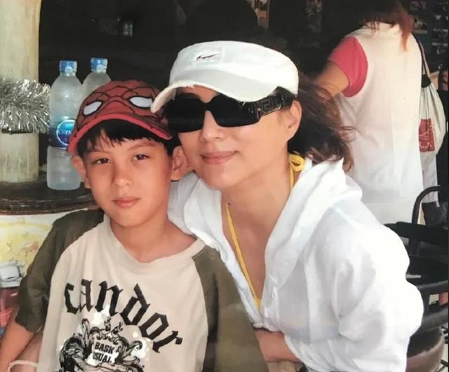 李玲玉和外国老公离婚了吗（李玲玉不顾家人反对）(11)