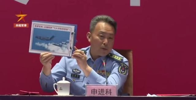 运20给歼16空中加油（运油-20歼-20歼-16首次同框）(1)