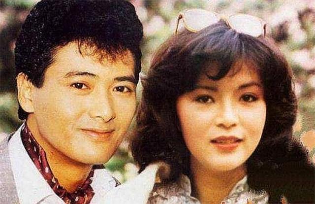 余安安感情生活（做备胎嫁周润发两度被赶出家门）(18)