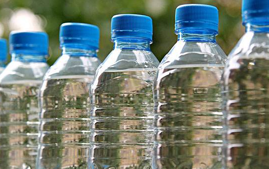 矿泉水可以托运,没打开的矿泉水能带上飞机吗图4