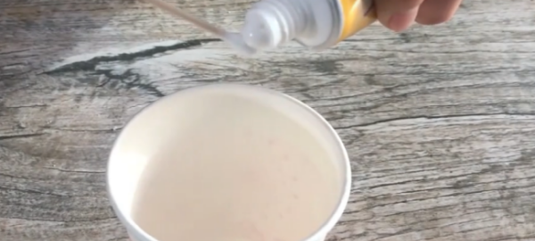 鞋带被孔染黑了怎么洗,白色鞋带黑印怎么去除图7