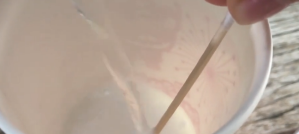 鞋带被孔染黑了怎么洗,白色鞋带黑印怎么去除图8