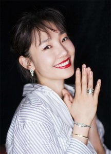 ​【独家深度】白百合：从巅峰跌落，以演技重塑娱乐圈传奇