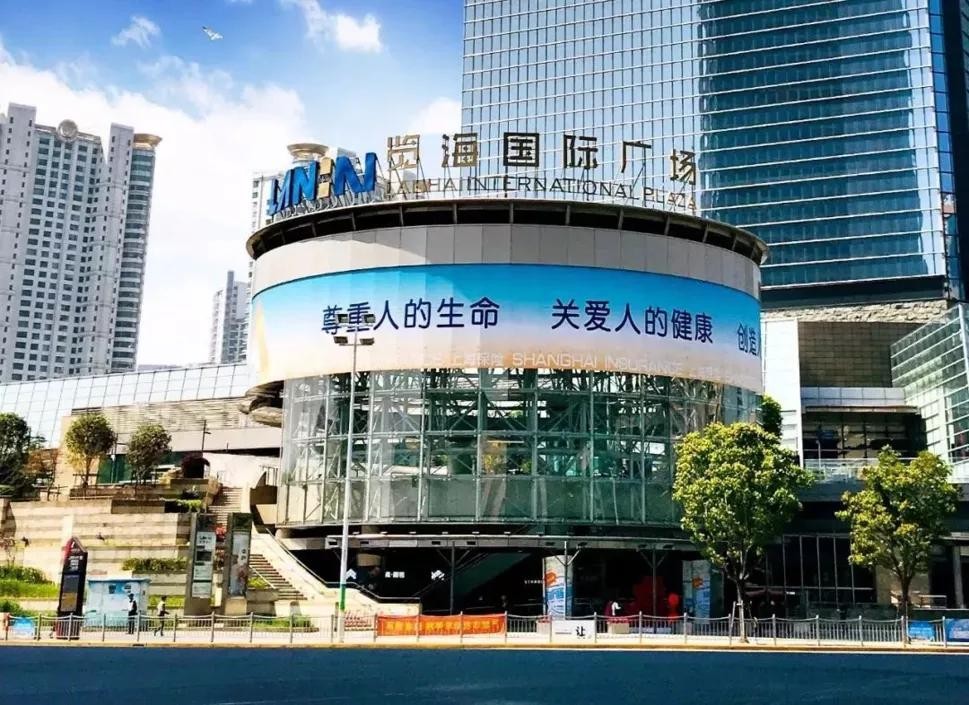 董卿丈夫失去联系半年，公司退市，百亿富翁梦破上海滩