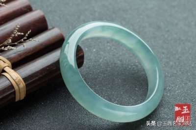 ​翡翠手镯怎么选才是最好的 翡翠玉镯该如何挑选？
