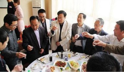 ​十个酒怎么敬酒词(鱼头酒十杯敬酒词大全)