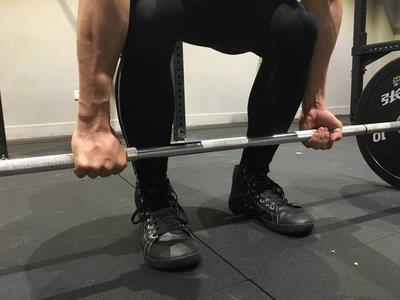 硬拉流鼻血对身体有害吗 硬拉多重最适合