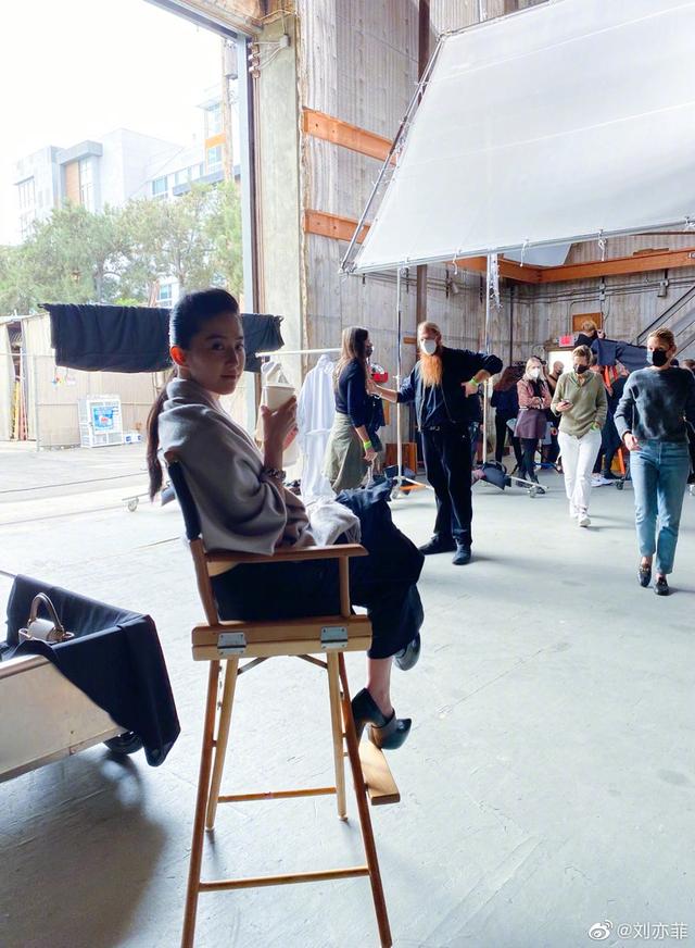 宋承宪刘亦菲近况如何（无修图照引网友热议）(2)