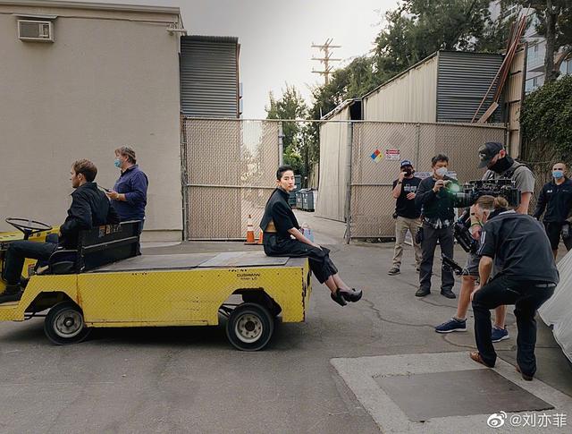 宋承宪刘亦菲近况如何（无修图照引网友热议）(1)