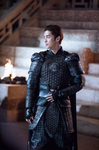 ​向鹿晗的父亲敬礼！