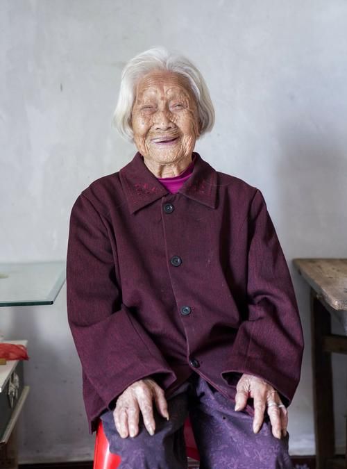 百变星君杨婆婆什么梗