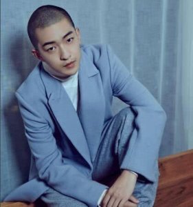 长脸男生留什么发型好看(长脸男生适合什么样的发型)