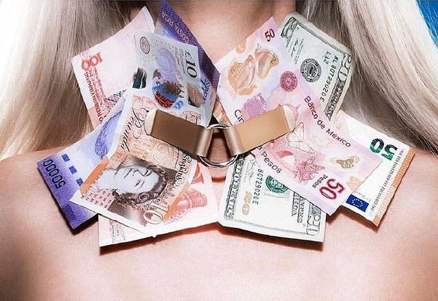 粉色卫衣戴什么项链(五粮液耳环是什么梗)(16)