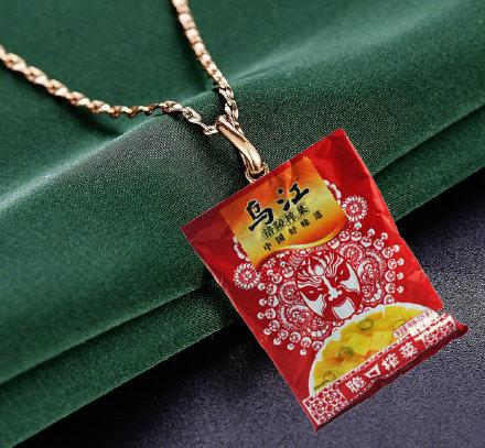 粉色卫衣戴什么项链(五粮液耳环是什么梗)(4)