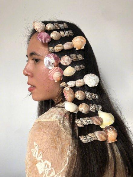 粉色卫衣戴什么项链(五粮液耳环是什么梗)(19)