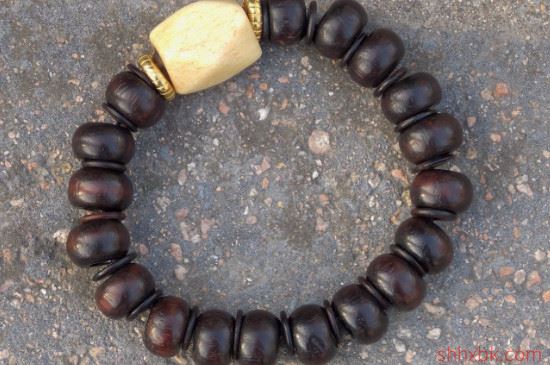 真正的小叶紫檀掉色吗